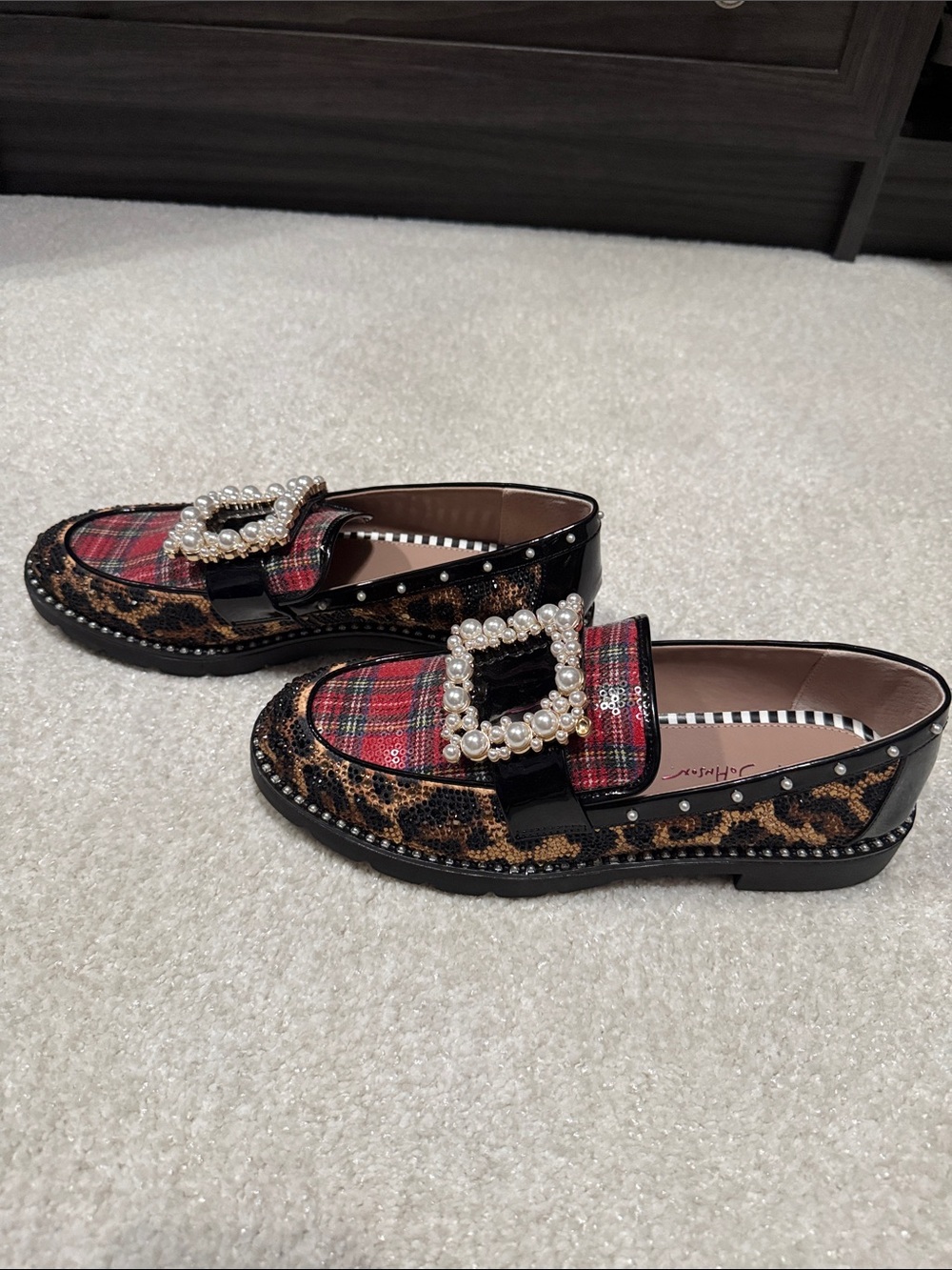 Betsey Johnson size 9.5 women’s pearl buckle Plaid Loafers - Red Plaid NEW - Picture 2 of 5